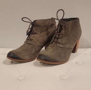 Toms Women's Size 9.5 Lunata Stacked Heel Burnished Suede Lace Up Ankle Boots